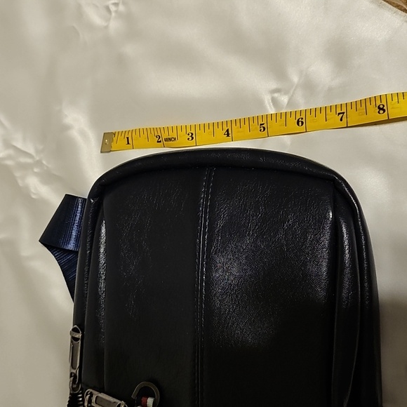 Black Leather Men's Sling Bag - Picture 6 of 7